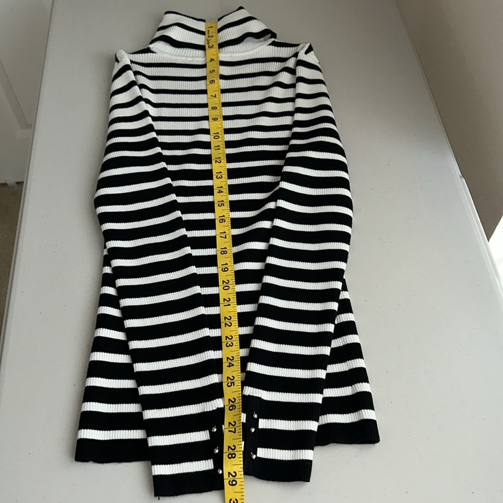 NWT White House Black Market Black and White Striped Long Sleeve Sweater Size M. - Picture 5 of 13